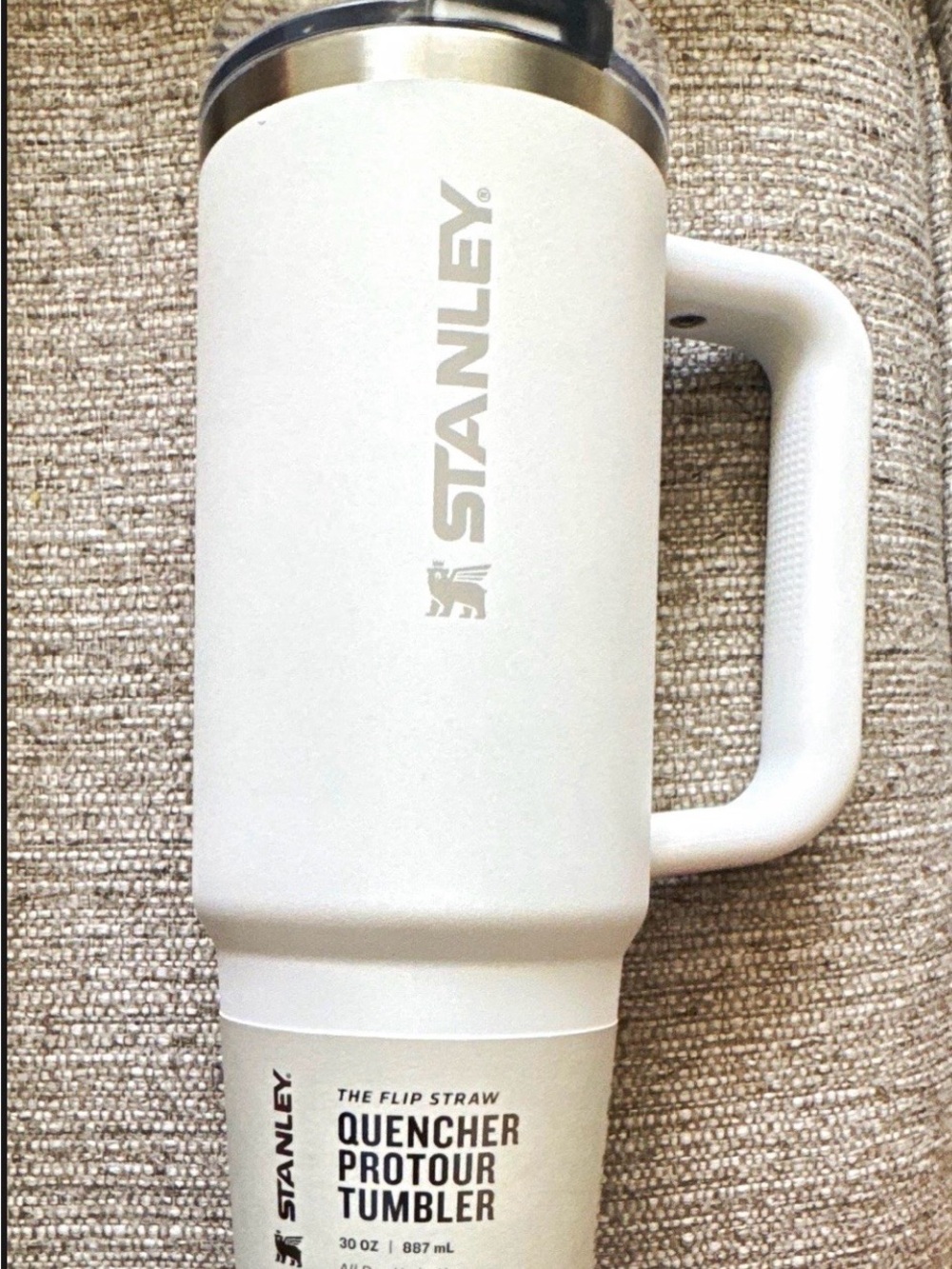 Tumbler with handle